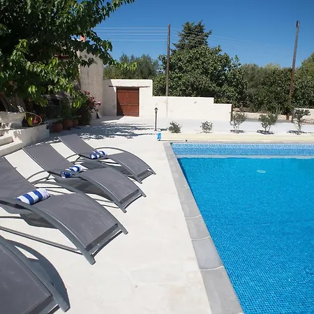 Chloe's House Pano Akourdalia