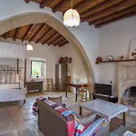 Gospodarstwo wiejskie Chloe's House Pano Akourdalia