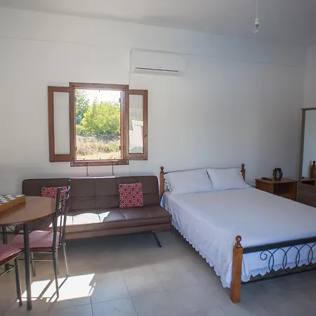 Chloe's House Pano Akourdalia