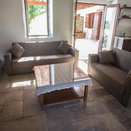 Chloe's House Pano Akourdalia