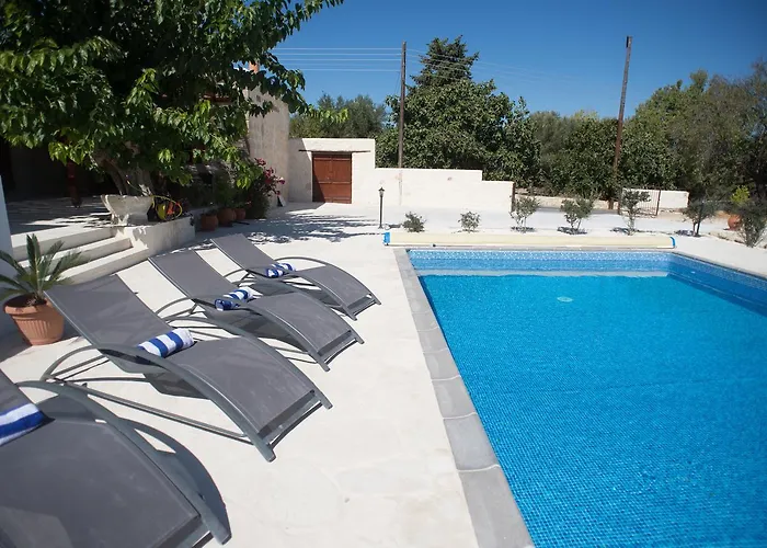 Chloe's House Pano Akourdalia