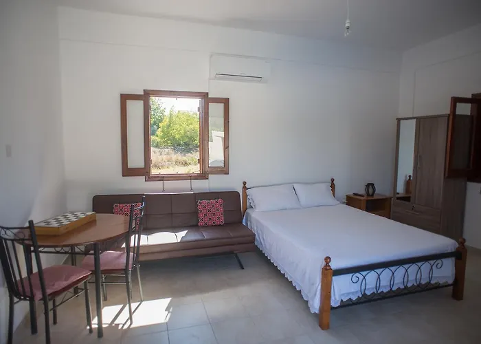 Chloe's House Pano Akourdalia