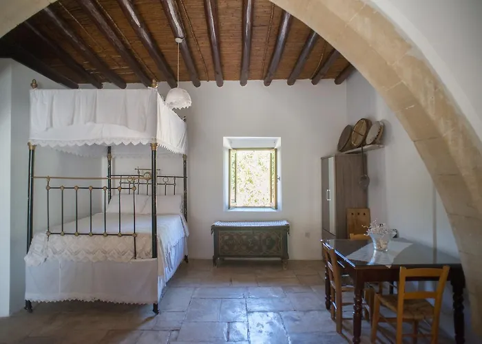 Chloe's House Pano Akourdalia