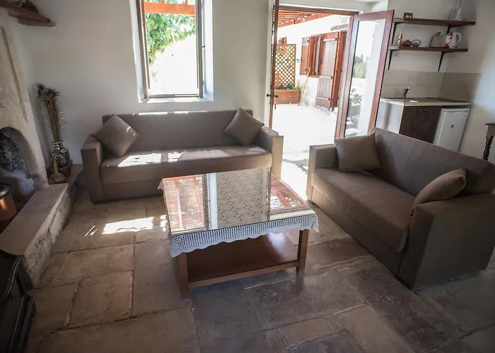 Chloe's House Pano Akourdalia