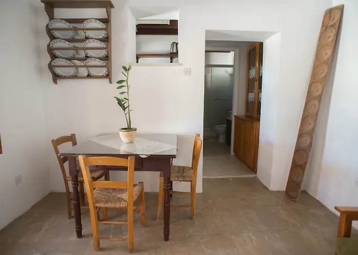 Chloe's House Летний дом Pano Akourdalia